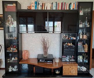 Sala legno massello laccato nero lucido e radica