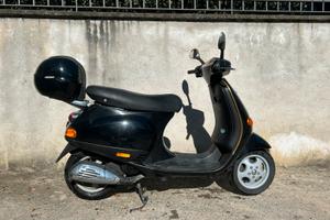 Vespa ET2 nera