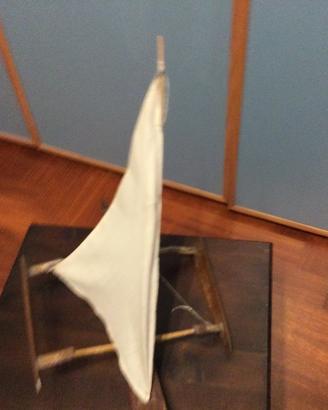 Barca in legno fatta a mano