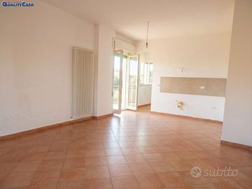 APPARTAMENTO TRILOCALE CON TERRAZZO GARAGE