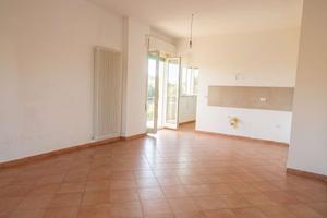 APPARTAMENTO TRILOCALE CON TERRAZZO GARAGE