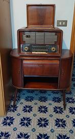  Radiofonografo con mobile Raymond