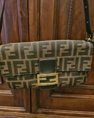 Fendi Baguette borsa  a tracolla. 