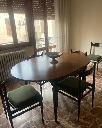 POLTRONCINE E MOBILI