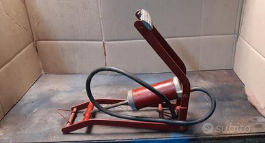 vecchia pompa per gonfiare.