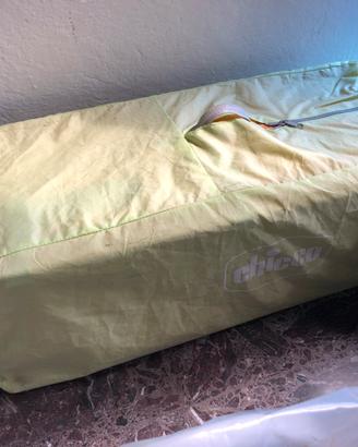 Lettino pieghevole con accessori