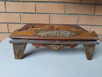 Antico leggio in legno