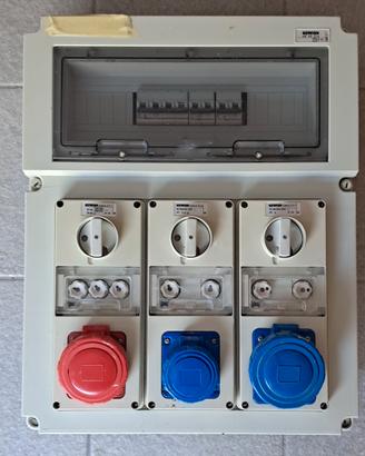 quadro elettrico con prese 220-380