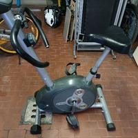 Cyclette, tapis roulant, panca addominali, stepper
