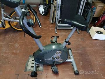 Cyclette, tapis roulant, panca addominali, stepper