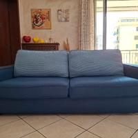 Due Diavani con Tavolino cristallo 