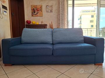 Due Diavani con Tavolino cristallo 