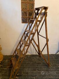 Scala in legno da biblioteca dei  primi del ‘900