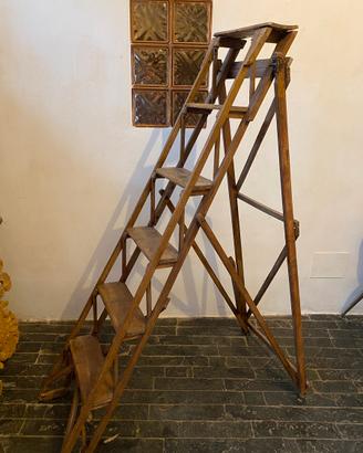 Scala in legno da biblioteca dei  primi del ‘900
