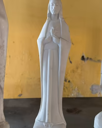 Statua in marmo bianco di Carrara
