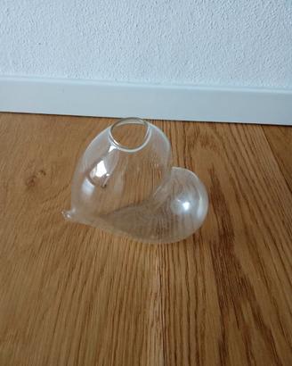 Vaso di vetro forma cuore 