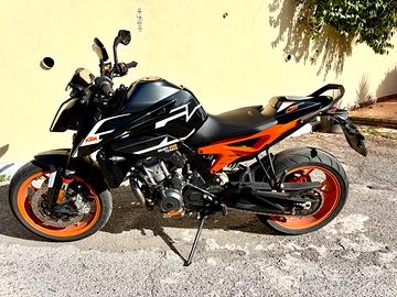 Ktm Duke 890 GP con techpack