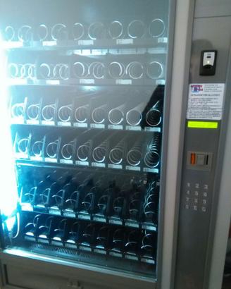 Distributore automatico bibite e pasticceria