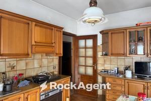 Casa indipendente di 200 m² con più di 5 locali a 
