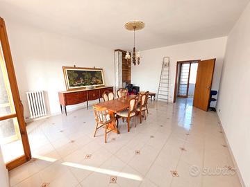 Monteroni ampio appartamento in zona centro
