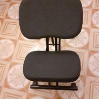 Sedia Ikea Eifred con appoggio per ginocchia nera