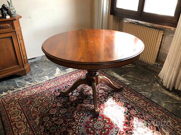 Tavolo rotondo in legno