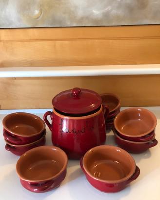 Set pentola e ciotole in terracotta