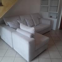 divano con chaise long 