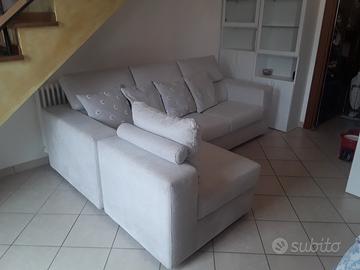 divano con chaise long 