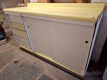 Credenza anni '50 in metallo e formica