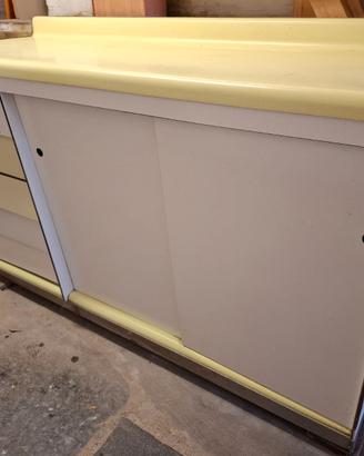 Credenza anni '50 in metallo e formica