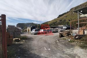 Portella di mare-magazzino con terreno-cod.a320