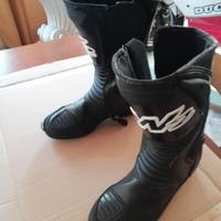 Stivali in pelle da moto.