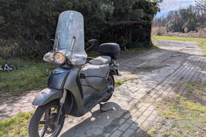 Scarabeo 125 anno 2005