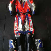 Tuta moto Dainese e stivali Alpinestars