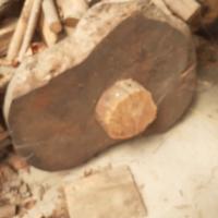 Elementi di tavolo e sedie in legno massiccio