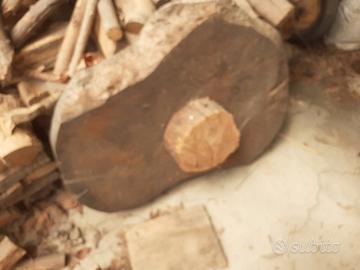 Elementi di tavolo e sedie in legno massiccio