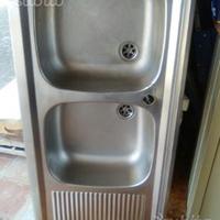 Lavello in acciaio con doppia vasca