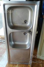 Lavello in acciaio con doppia vasca