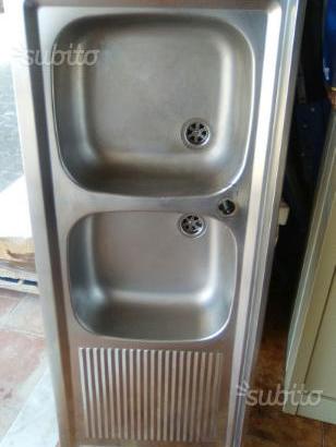 Lavello in acciaio con doppia vasca
