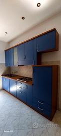 Cucina completa con elettrodomestici Indesit – com