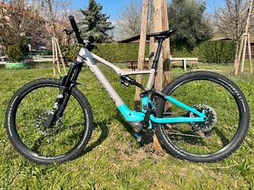 E-mtb Orbea Rise H15 con Range Extender batteria 