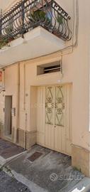 Garage Box Deposito 25 mq Zona Via Brindisi