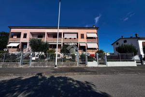 VILLA A SCHIERA A SISSA TRECASALI