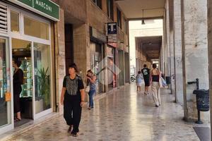 NEGOZIO A BOLOGNA