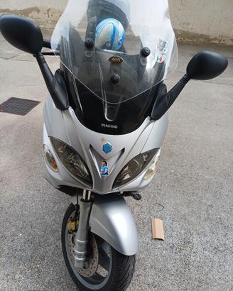 Piaggio x9 500