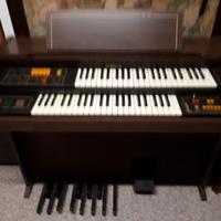 Organo elettronico vintage a doppia tastiera con p