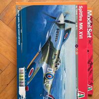 Modellino spitfire di plastica
