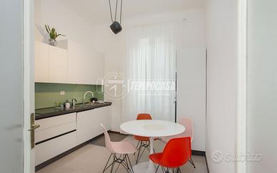 AMPIO 2 LOCALI CON BALCONE