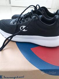 Scarpe da ginnastica Champion nuove !!